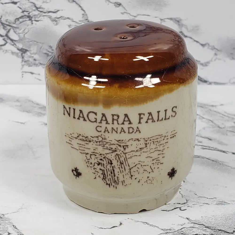 Salt Pepper Niagra Falls Canada Vintage Decor